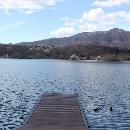 Lakefront With Spectacular Views * Ameno
