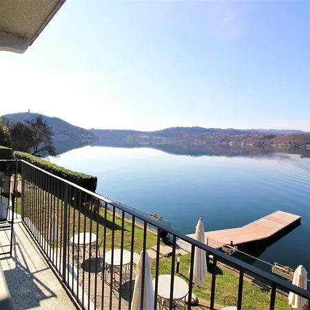Lakefront With Spectacular Views