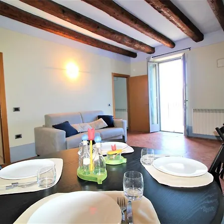 Lakefront With Spectacular Views Apartment Ameno