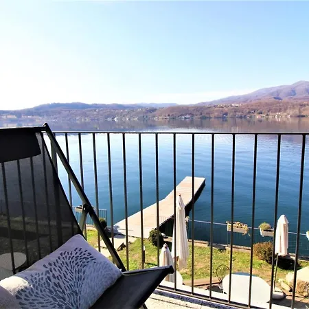 Lejlighed Lakefront With Spectacular Views