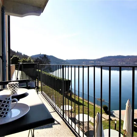 Lakefront With Spectacular Views Apartamento