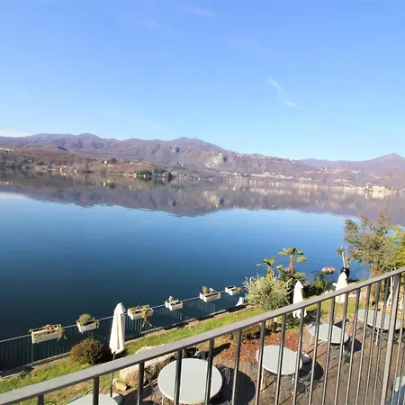 Lakefront With Spectacular Views Apartment *