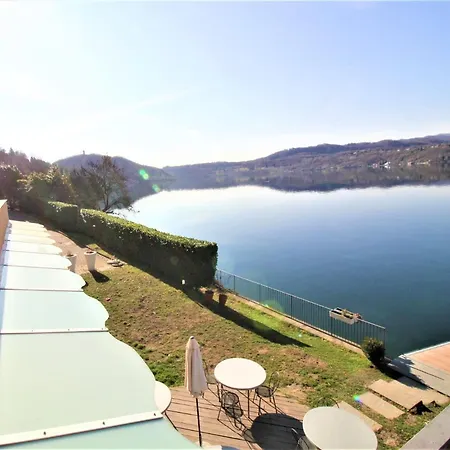 Lakefront With Spectacular Views