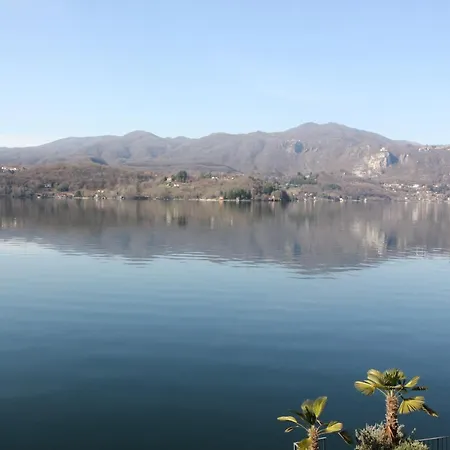 Lakefront With Spectacular Views Apartment *